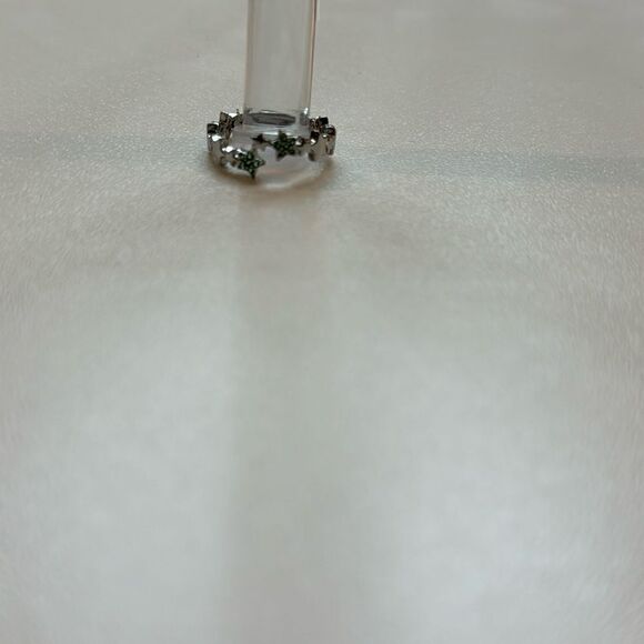 NWT - Lucky stars emerald green stretchable ring - Picture 2 of 4